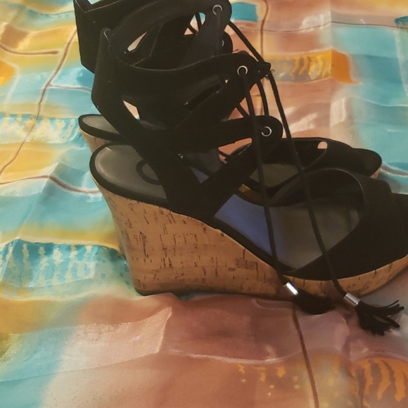 Guess platform - Picture 5 of 13